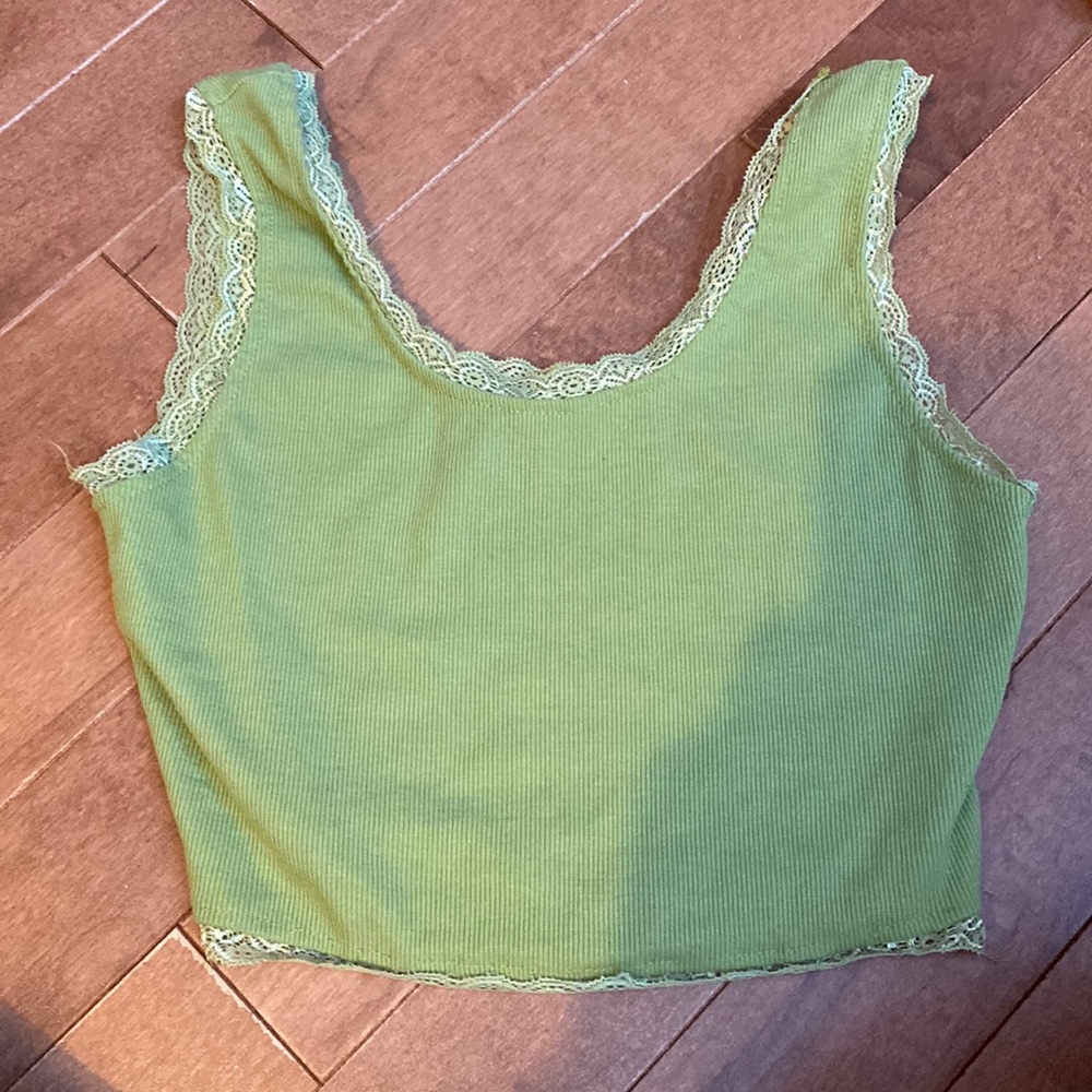 green lacy cropped tank top!!